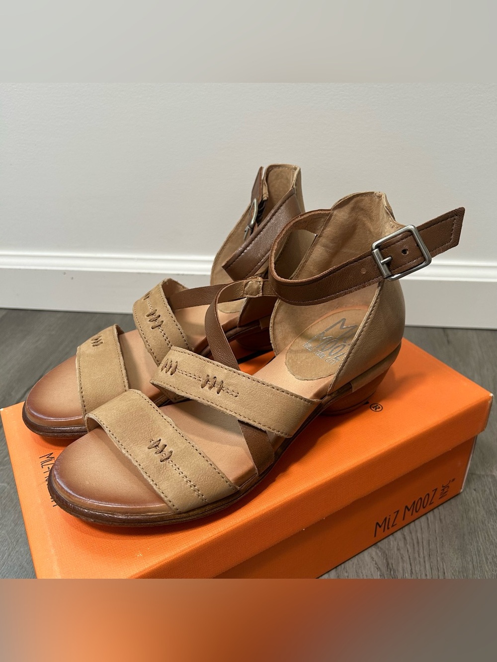 New Miz Mooz Caine Sand‎ Brown Size 38 EU 7.5-8 Heeled Sandals Leather Women’s